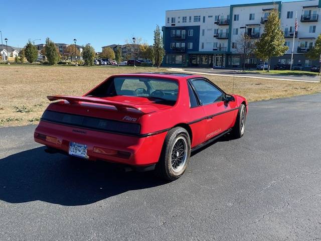 Pontiac-Fiero-1988-1