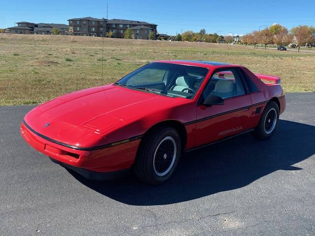 Pontiac-Fiero-1988-12