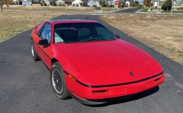 Pontiac-Fiero-1988