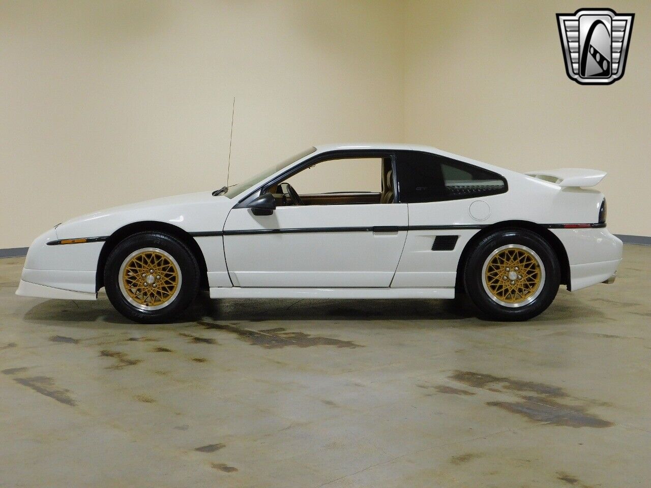 Pontiac-Fiero-1988-3