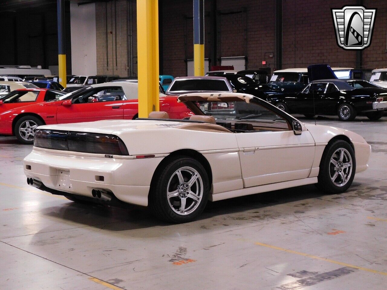 Pontiac-Fiero-1988-4