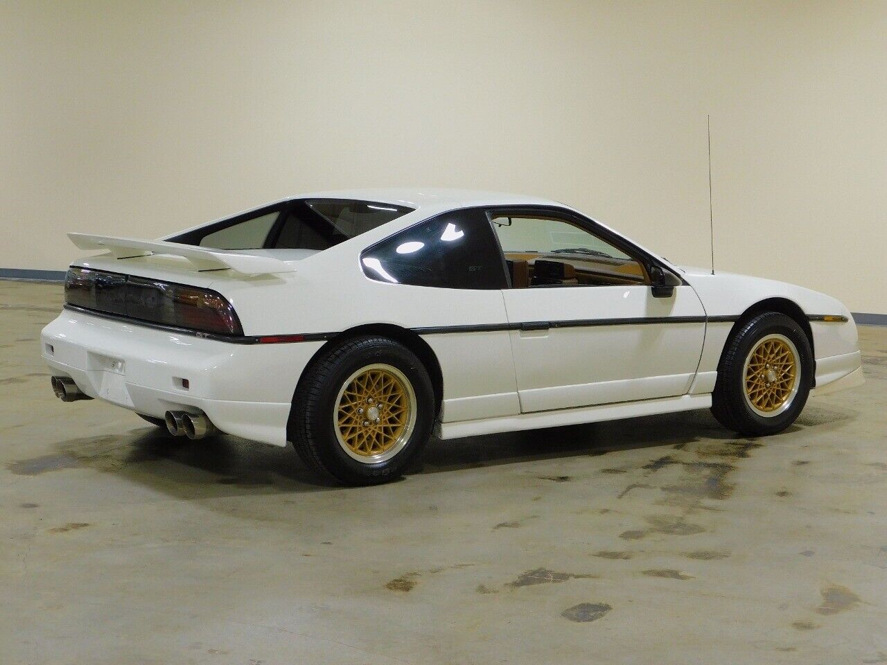 Pontiac-Fiero-1988-6