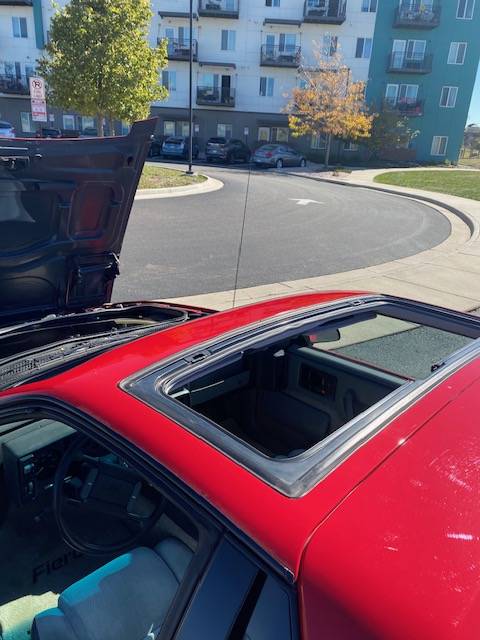 Pontiac-Fiero-1988-9