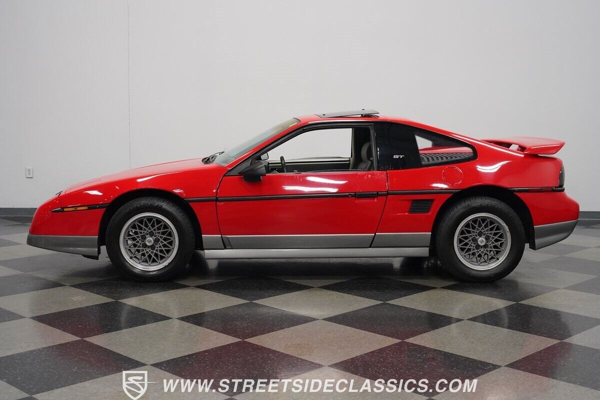 Pontiac-Fiero-Coupe-1986-2