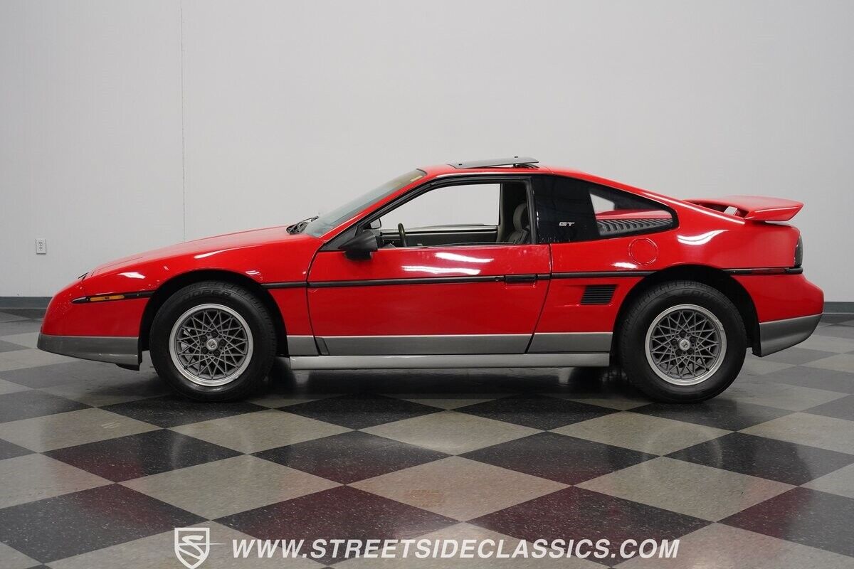 Pontiac-Fiero-Coupe-1986-8