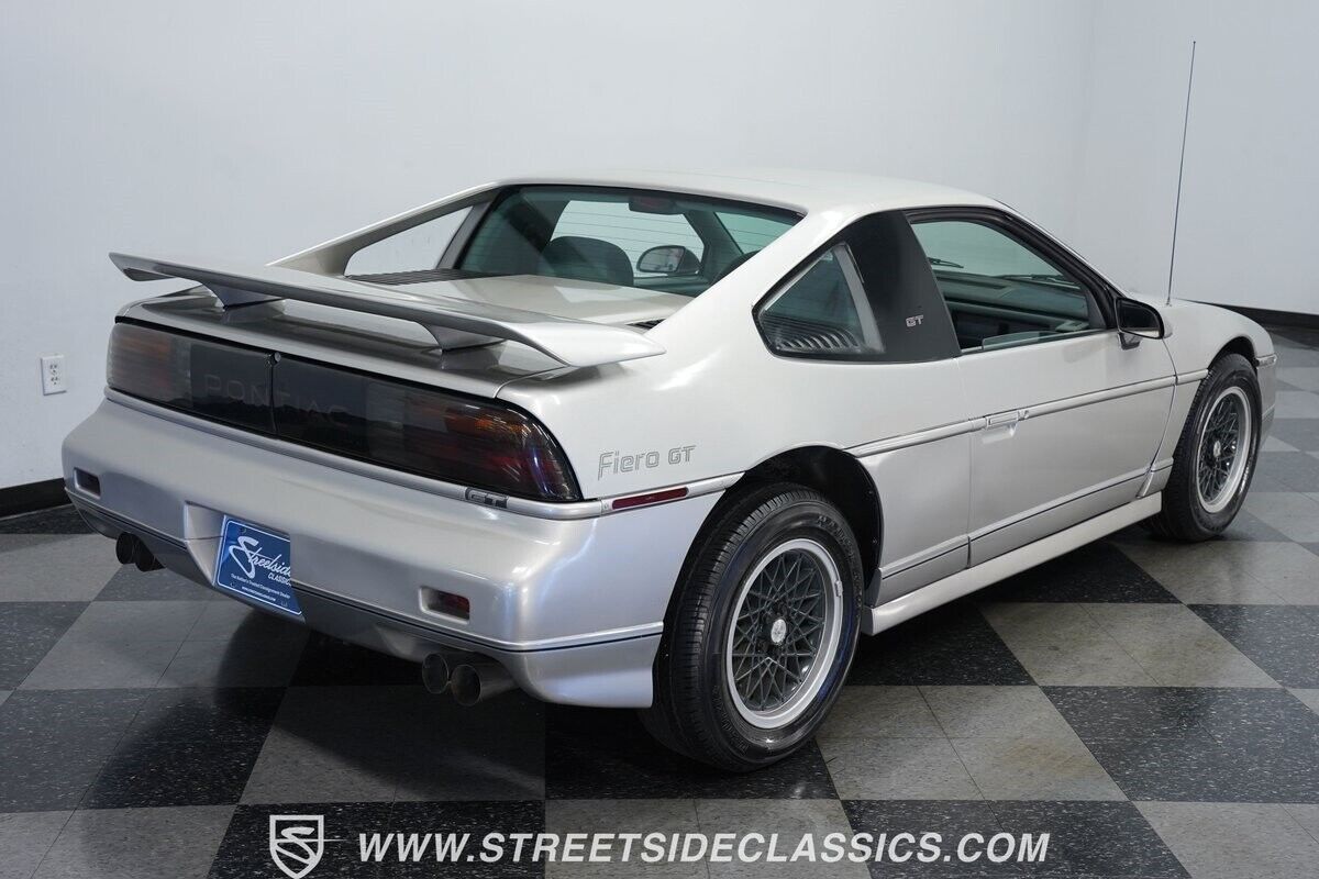 Pontiac-Fiero-Coupe-1987-10