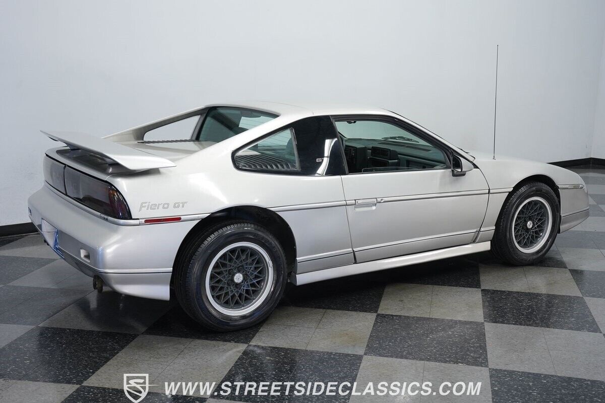 Pontiac-Fiero-Coupe-1987-11