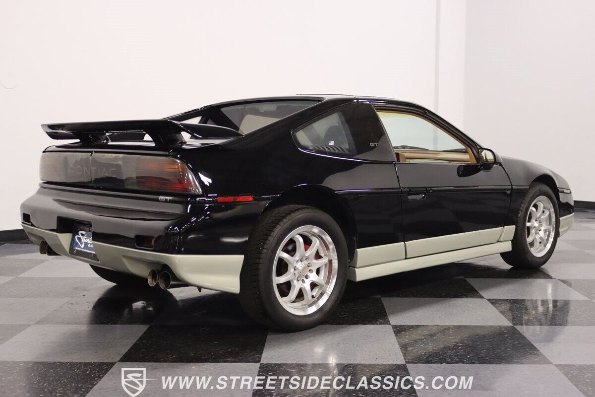 Pontiac-Fiero-Coupe-1987-11