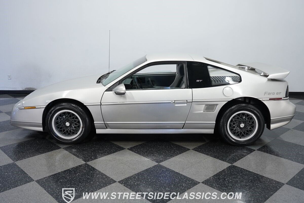 Pontiac-Fiero-Coupe-1987-2