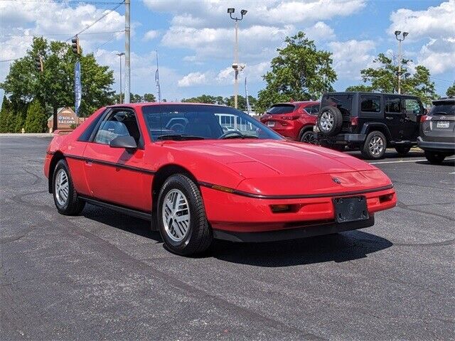 Pontiac-Fiero-Coupe-1988-1