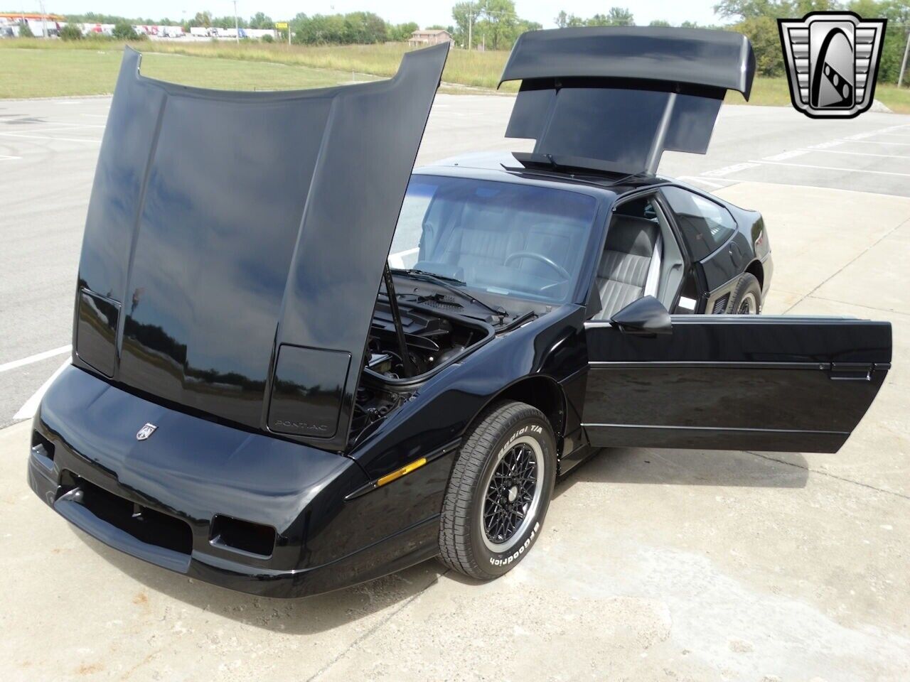 Pontiac-Fiero-Coupe-1988-11