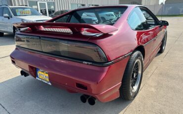 Pontiac-Fiero-Coupe-1988-12