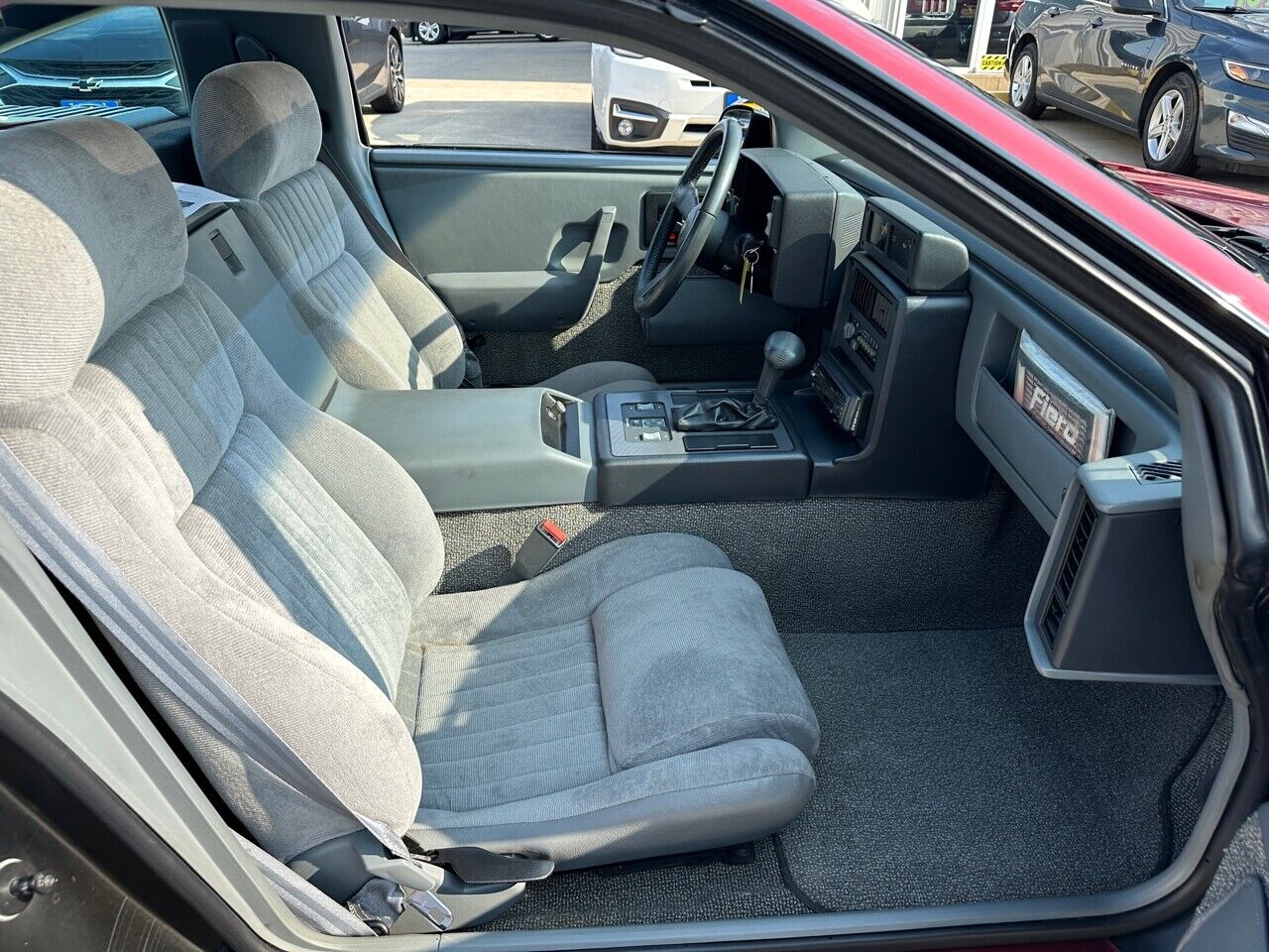 Pontiac-Fiero-Coupe-1988-23