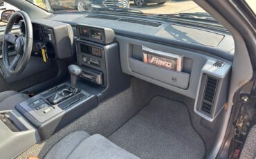 Pontiac-Fiero-Coupe-1988-24