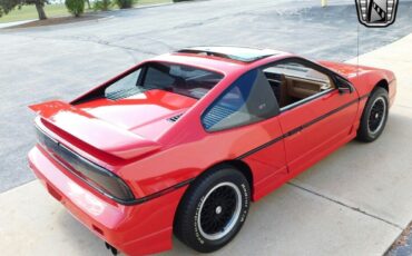 Pontiac-Fiero-Coupe-1988-3