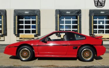 Pontiac-Fiero-Coupe-1988-3