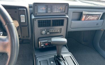 Pontiac-Fiero-Coupe-1988-33