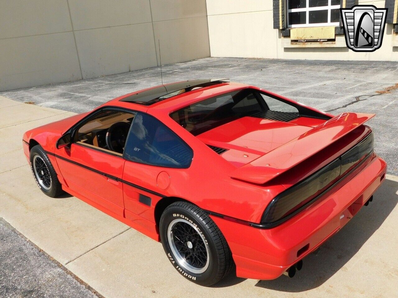 Pontiac-Fiero-Coupe-1988-4