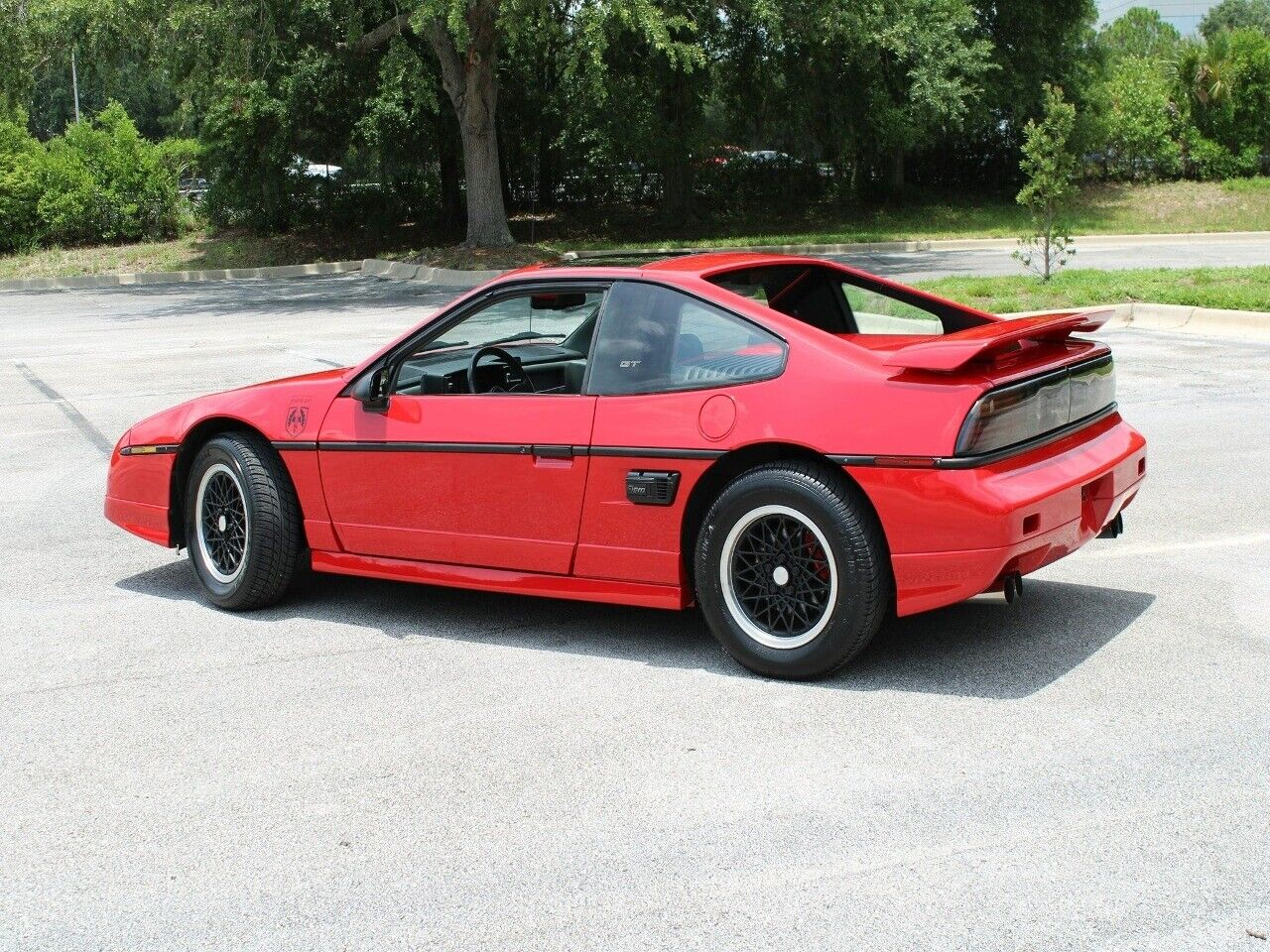 Pontiac-Fiero-Coupe-1988-5