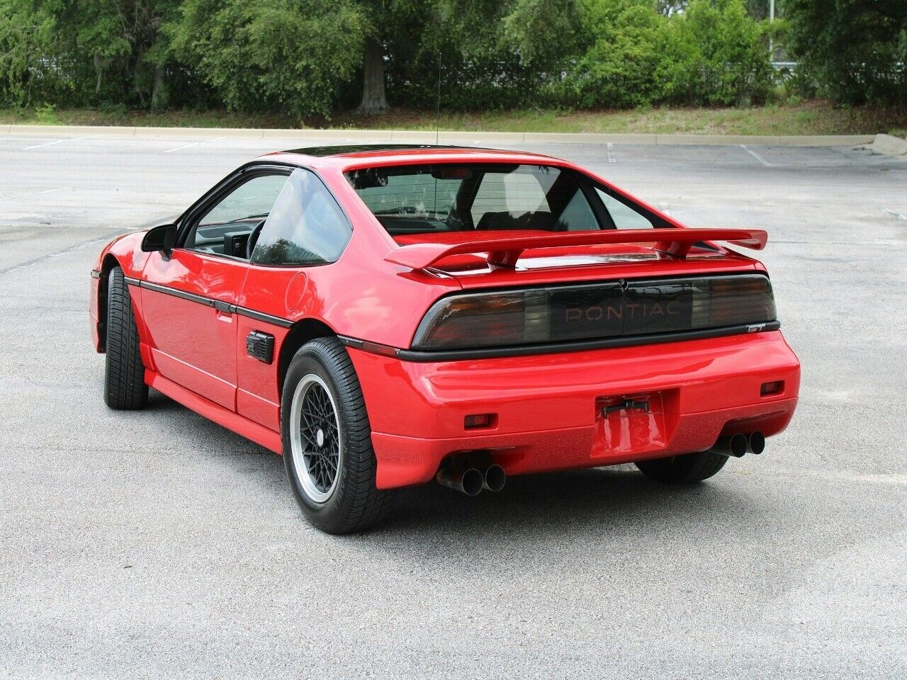 Pontiac-Fiero-Coupe-1988-6