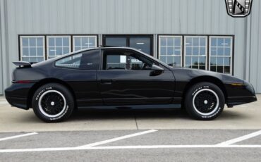 Pontiac-Fiero-Coupe-1988-8