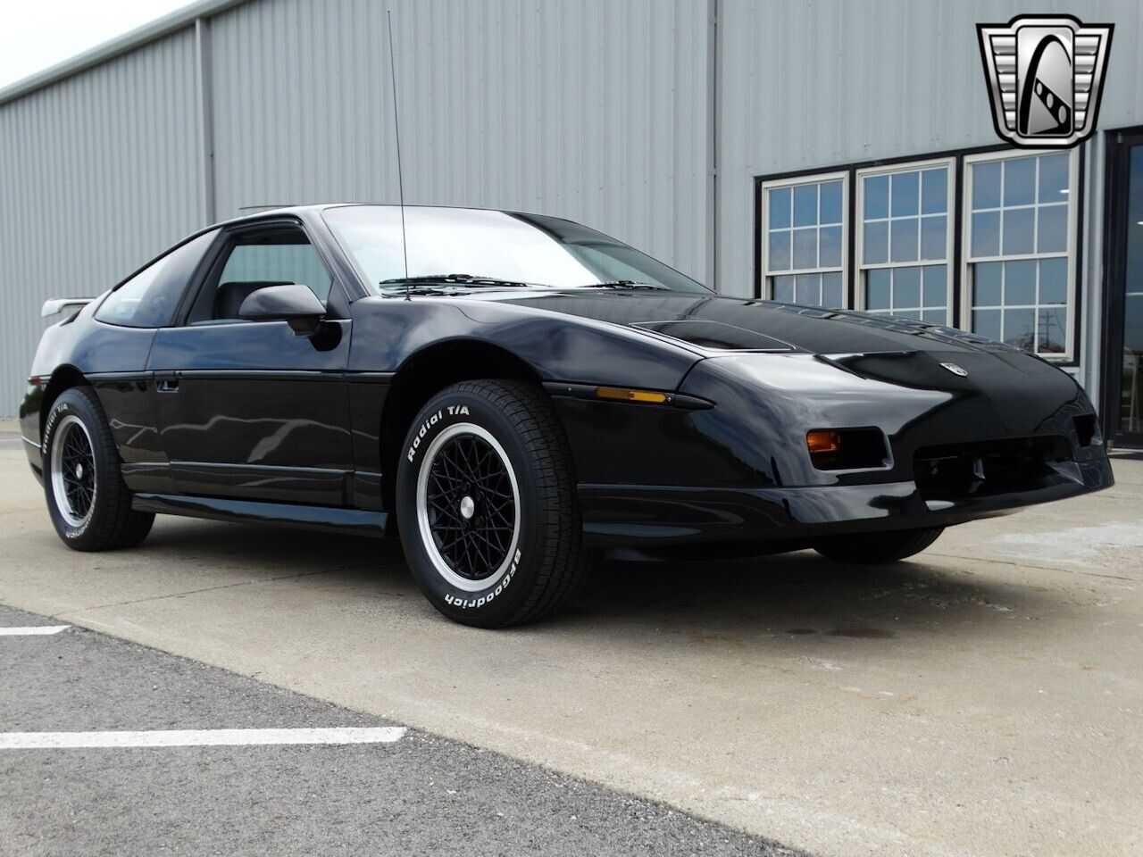 Pontiac-Fiero-Coupe-1988-9