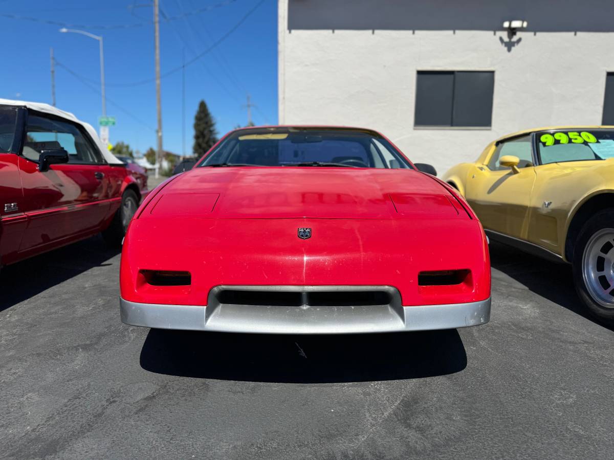 Pontiac-Fiero-gt-1985-1