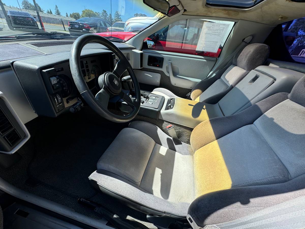 Pontiac-Fiero-gt-1985-12