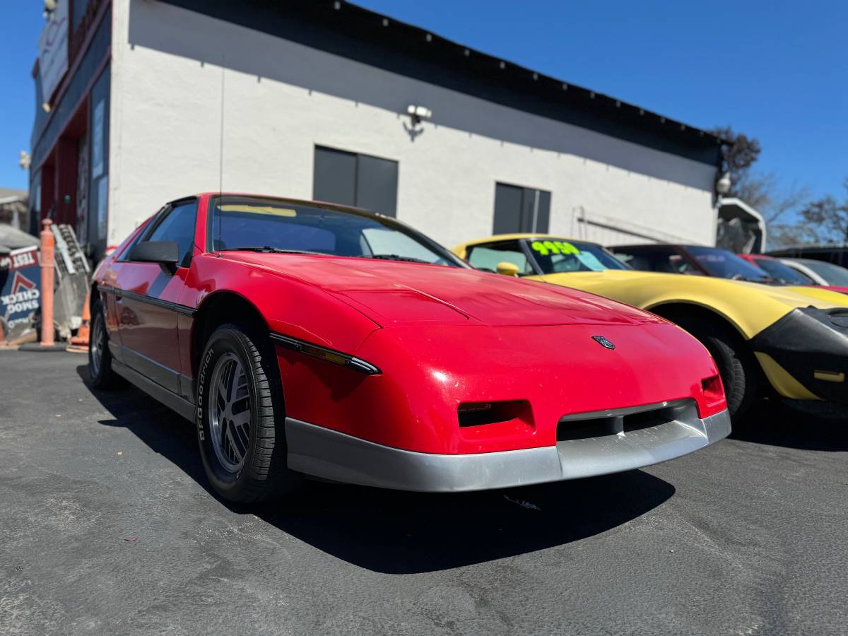 Pontiac-Fiero-gt-1985