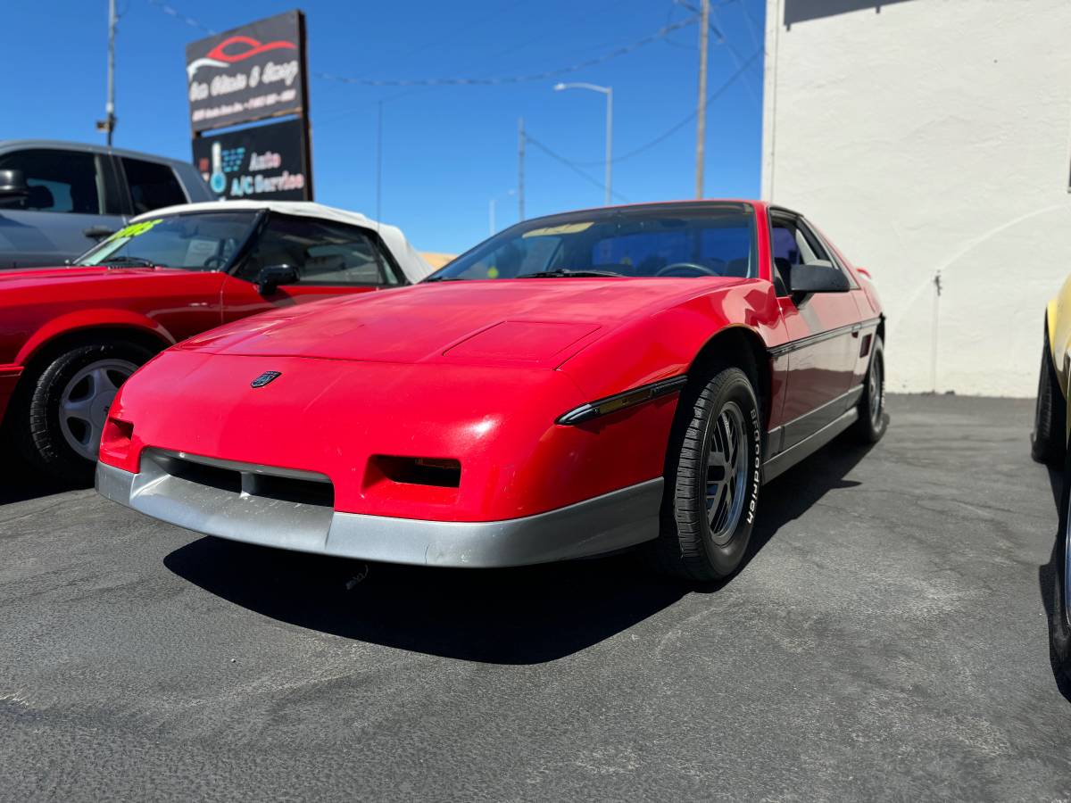 Pontiac-Fiero-gt-1985-2