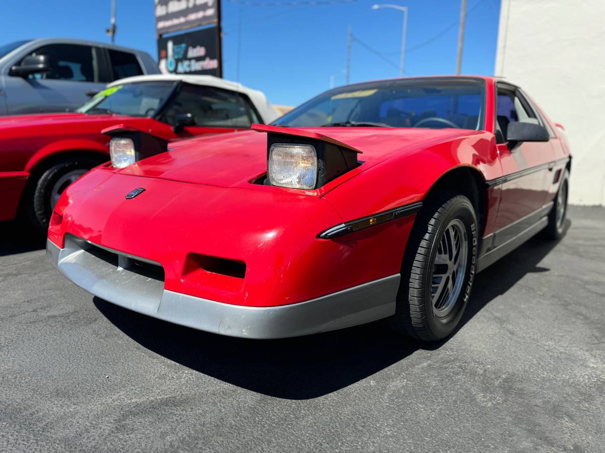 Pontiac-Fiero-gt-1985-3