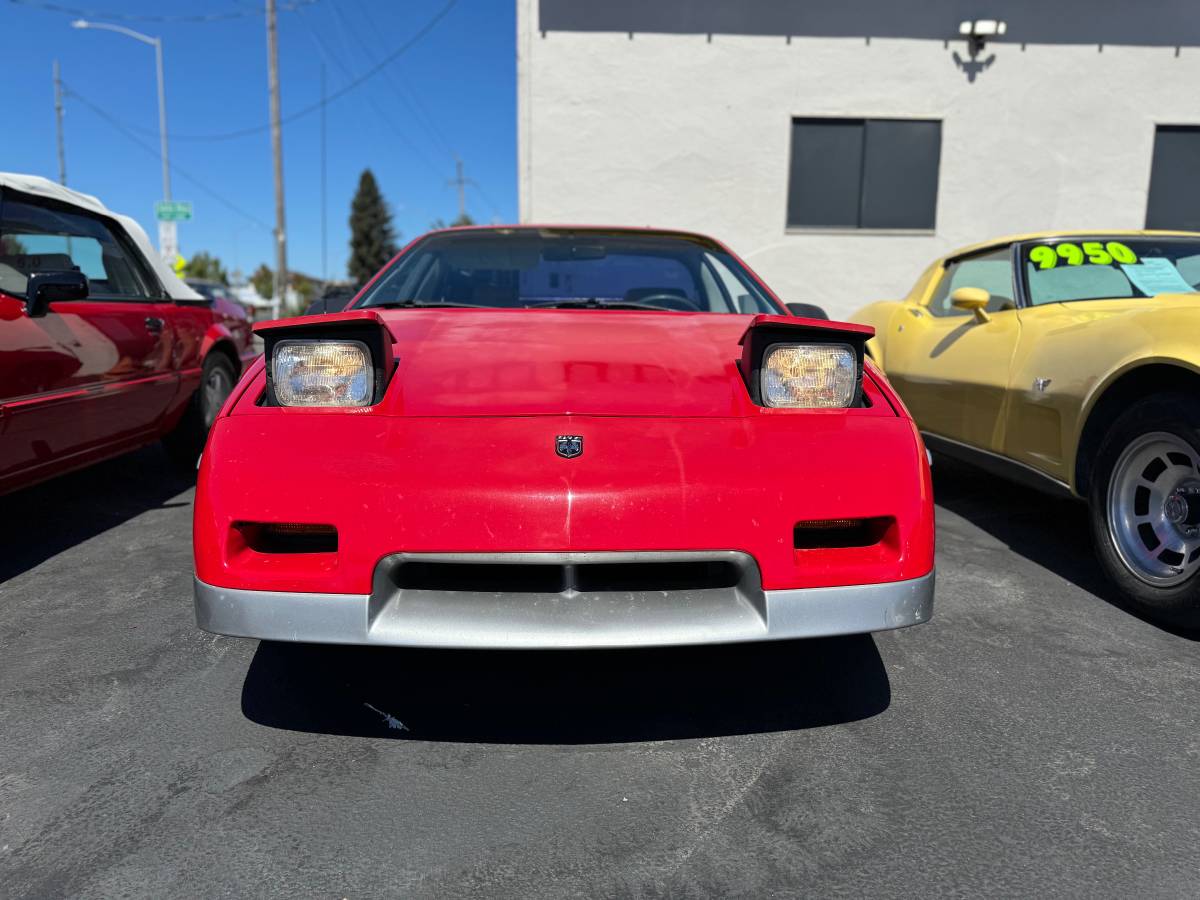 Pontiac-Fiero-gt-1985-4