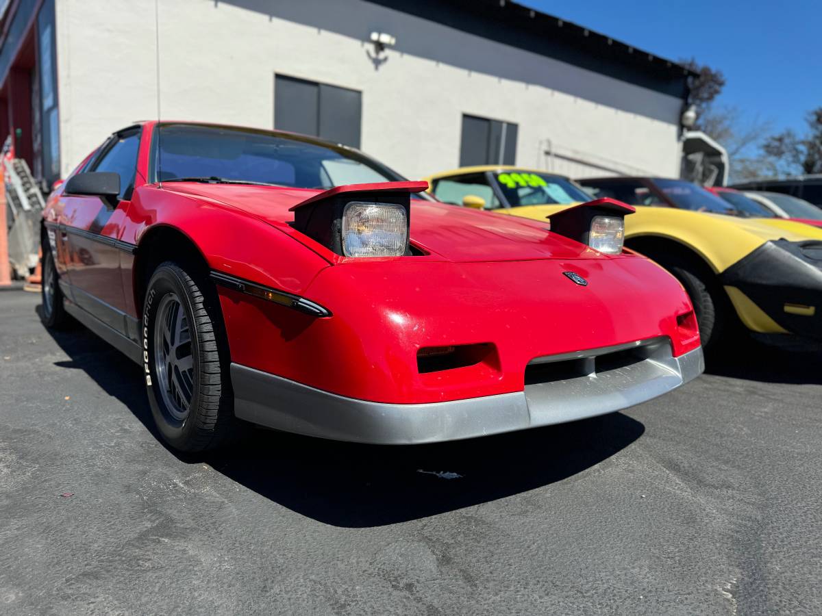 Pontiac-Fiero-gt-1985-5