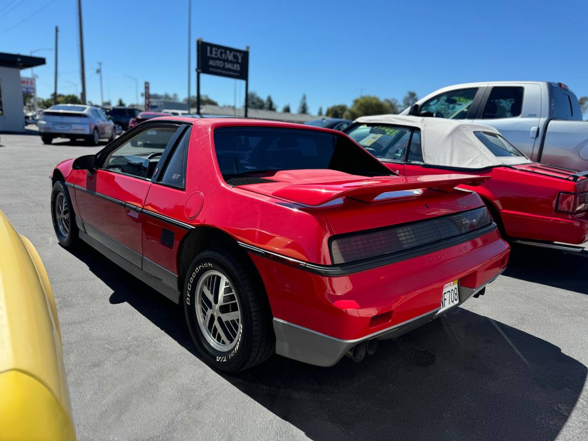 Pontiac-Fiero-gt-1985-7