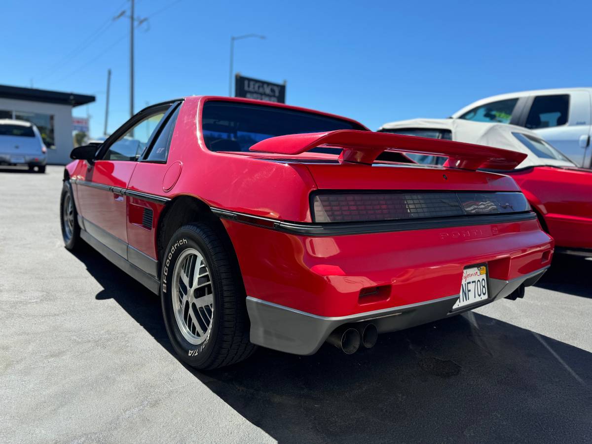 Pontiac-Fiero-gt-1985-8