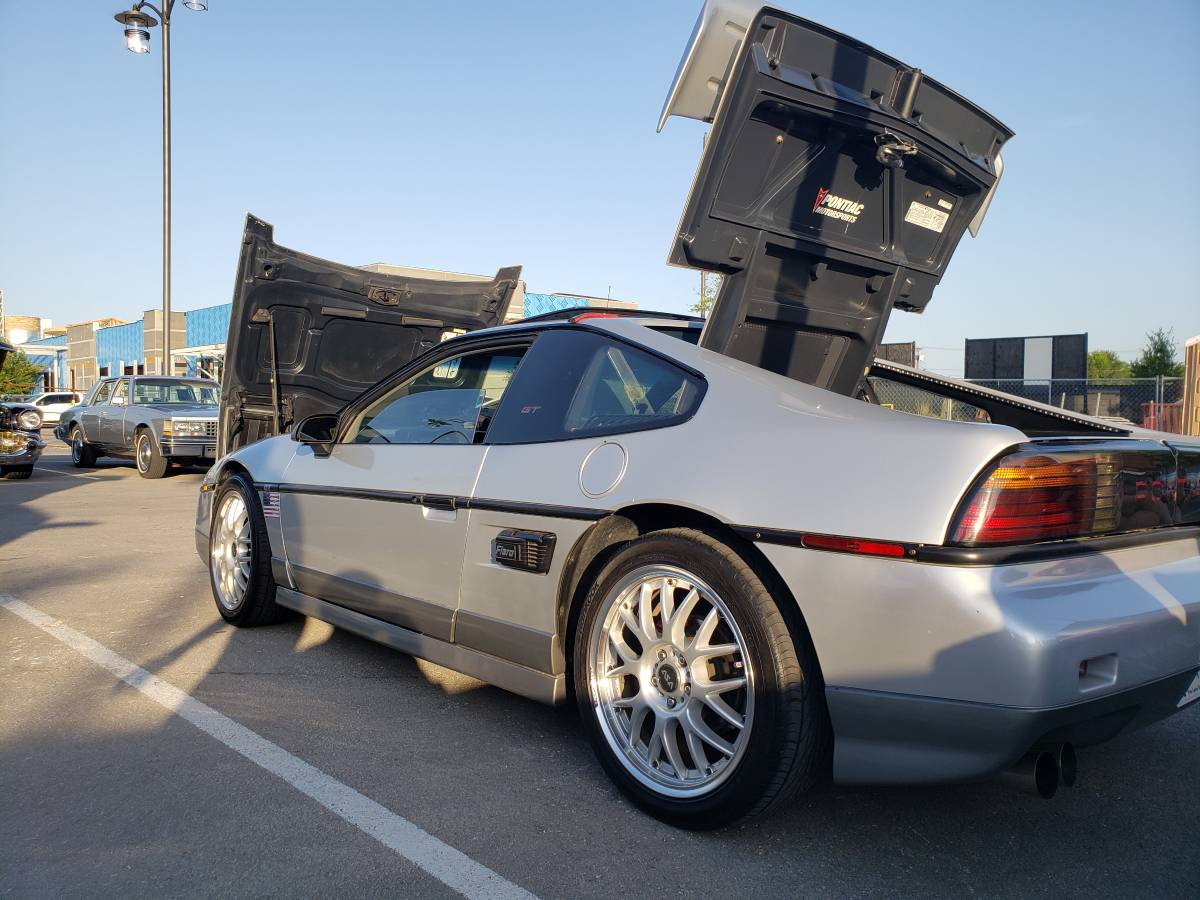 Pontiac-Fiero-gt-1987-1