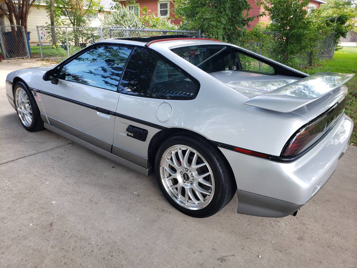 Pontiac-Fiero-gt-1987