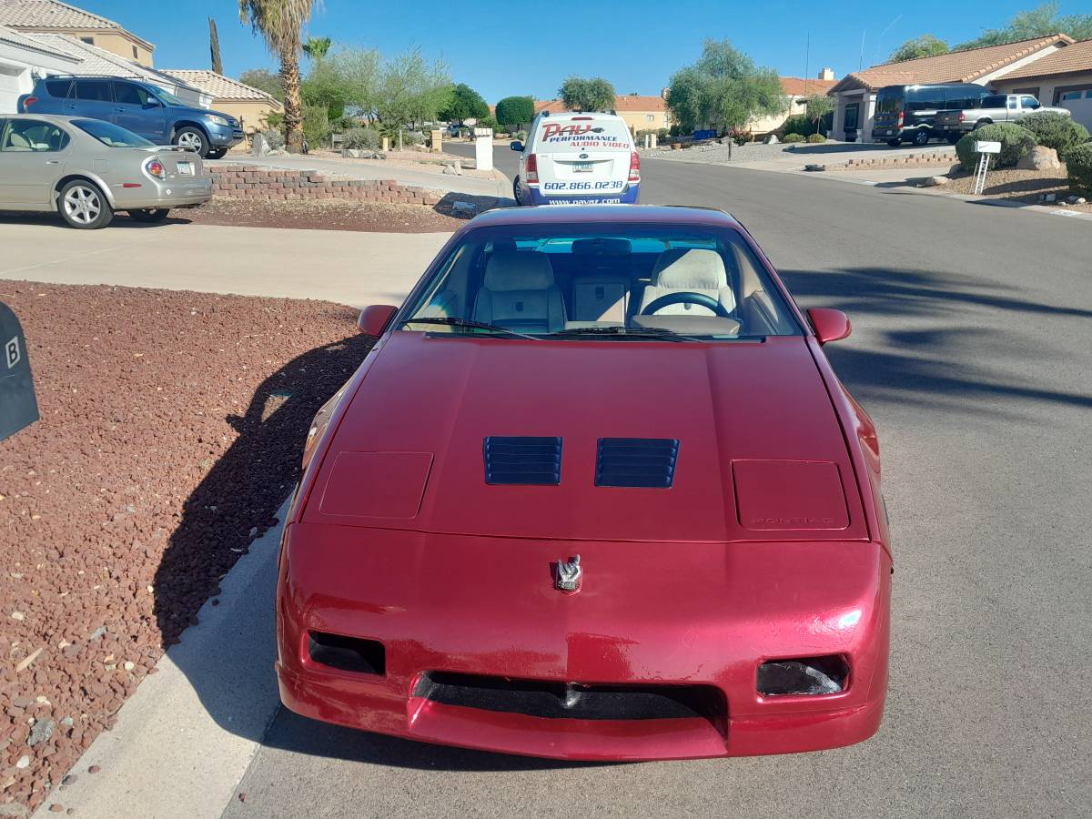 Pontiac-Fiero-gt-1988-3