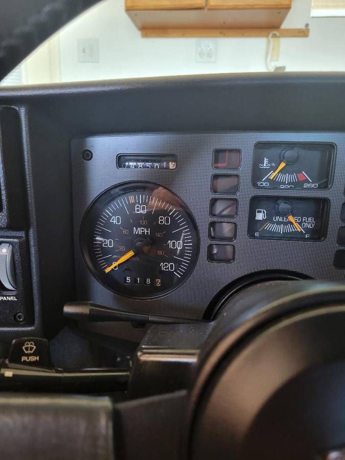 Pontiac-Fiero-gt-1988-4