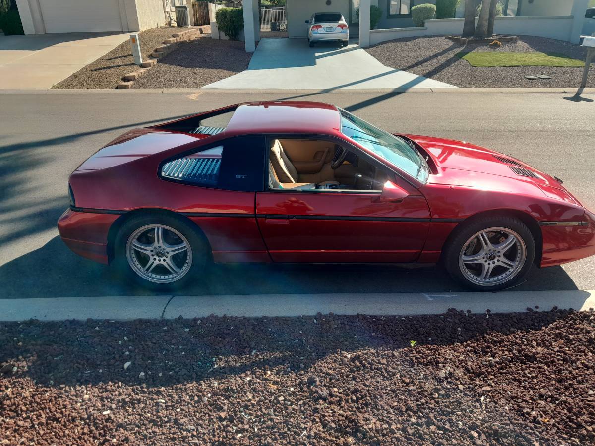 Pontiac-Fiero-gt-1988