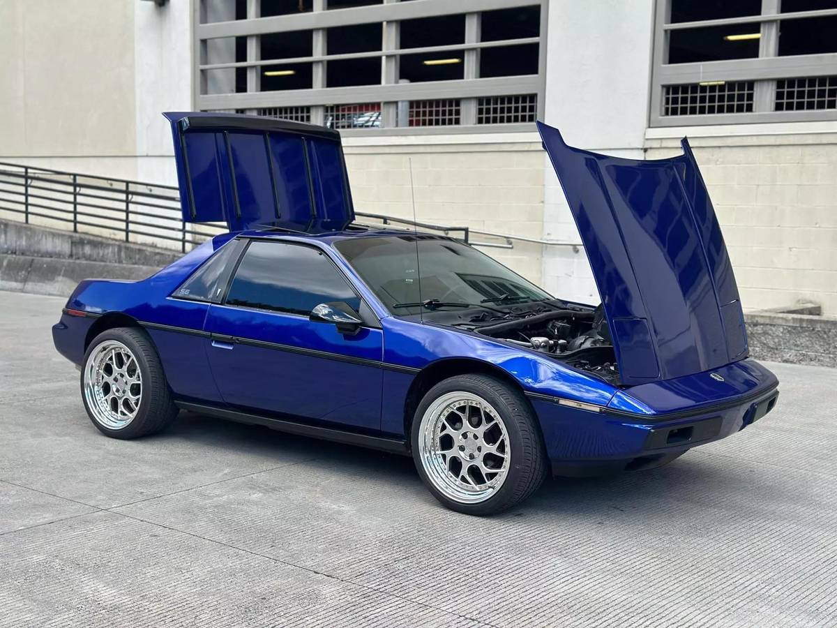 Pontiac-Fiero-se-1985-23