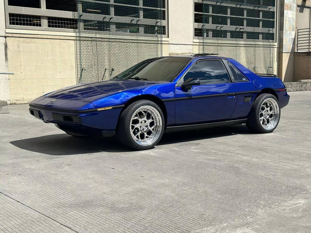 Pontiac-Fiero-se-1985-8