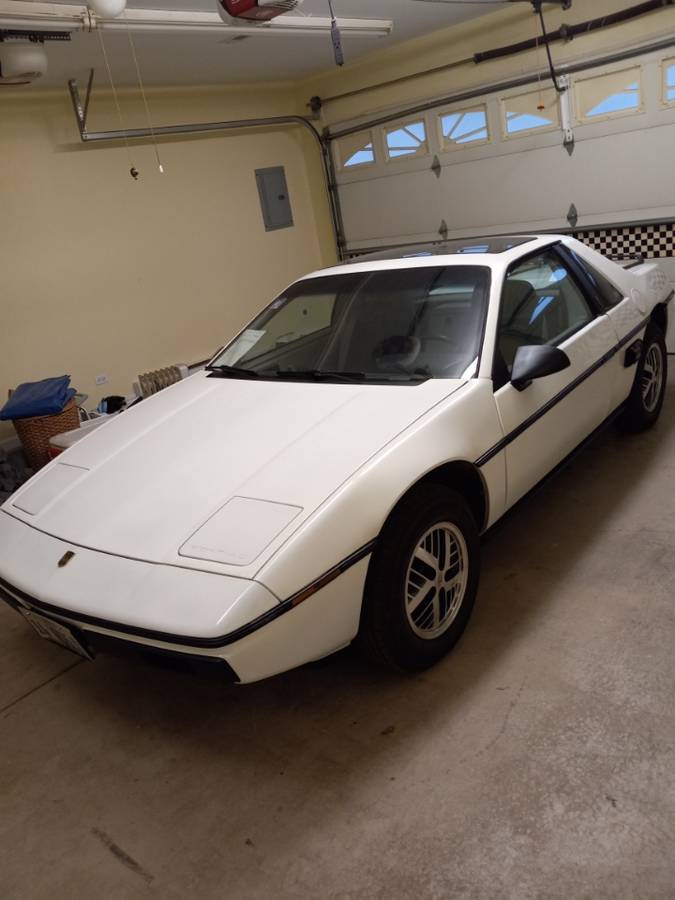 Pontiac-Fiero-se-1985-8