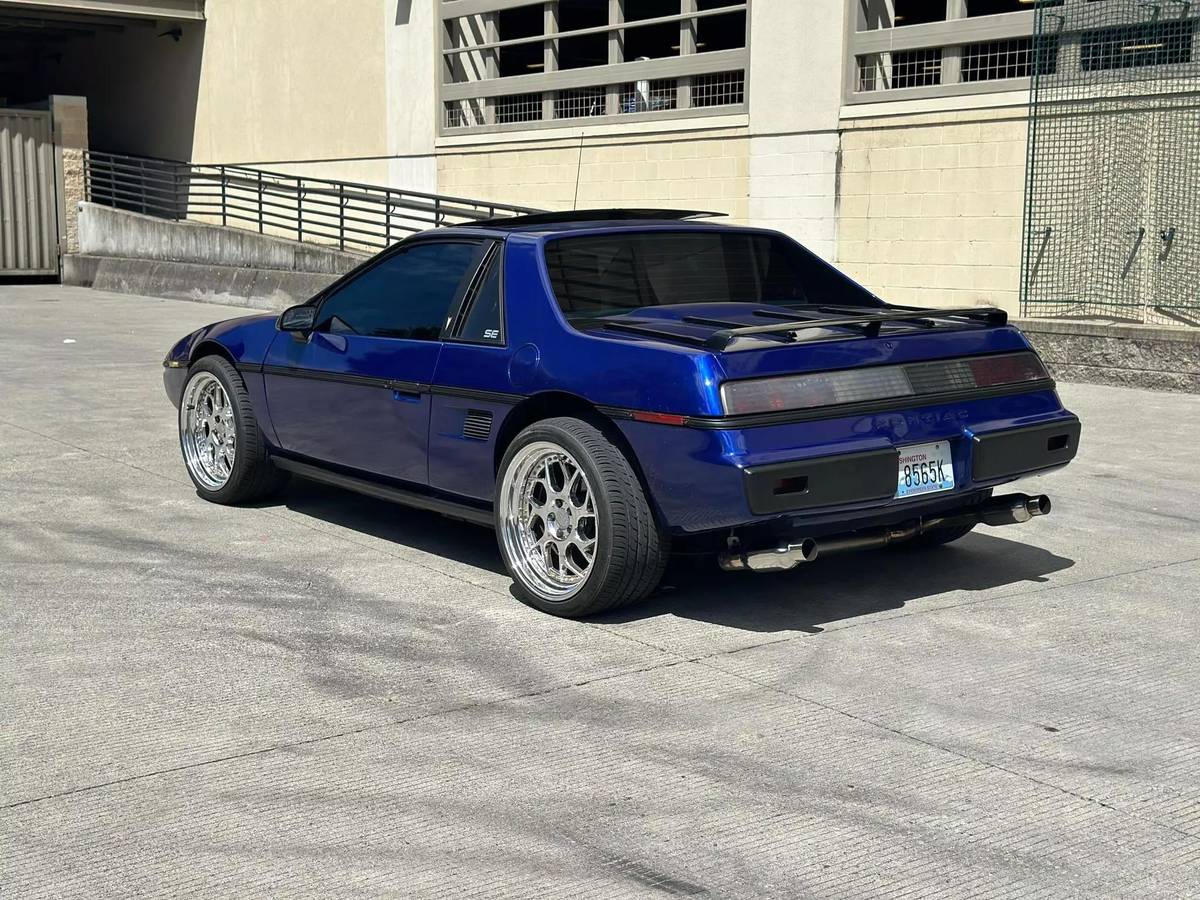 Pontiac-Fiero-se-1985-9