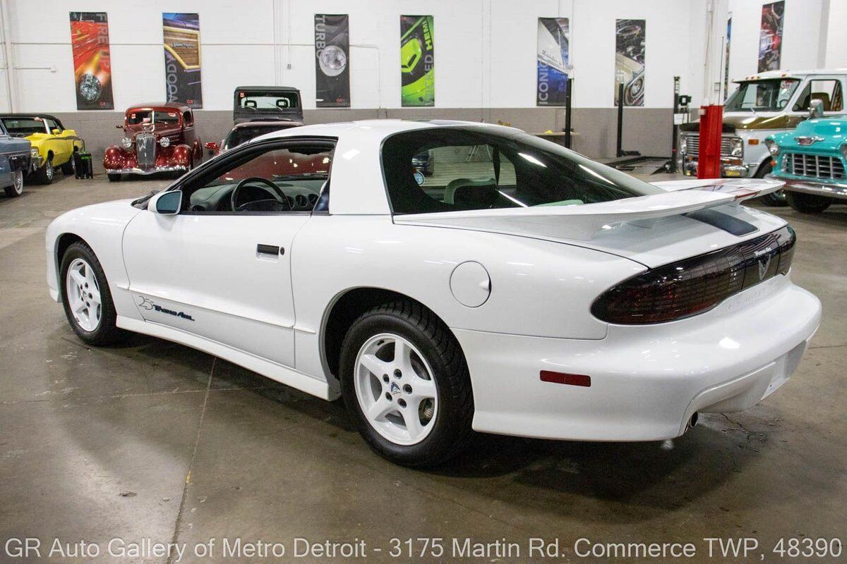 Pontiac-Firebird-1994-3