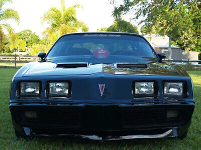 Pontiac-Firebird-Coupe-1981-3