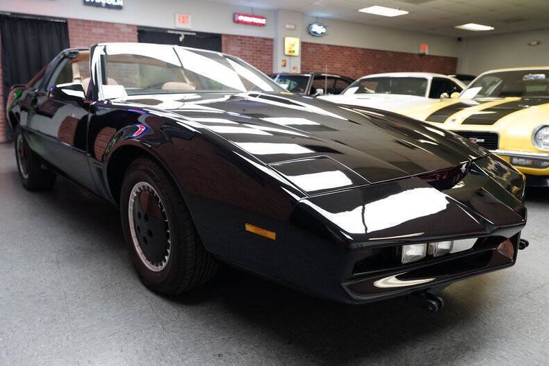 Pontiac-Firebird-Coupe-1983-11