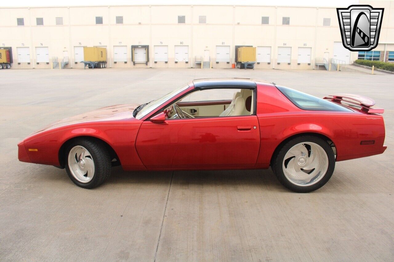 Pontiac-Firebird-Coupe-1983-3