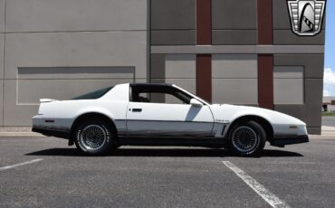 Pontiac-Firebird-Coupe-1984-7