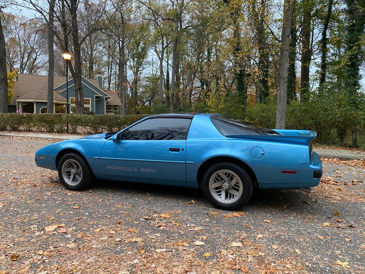 Pontiac-Firebird-formula-1989-10